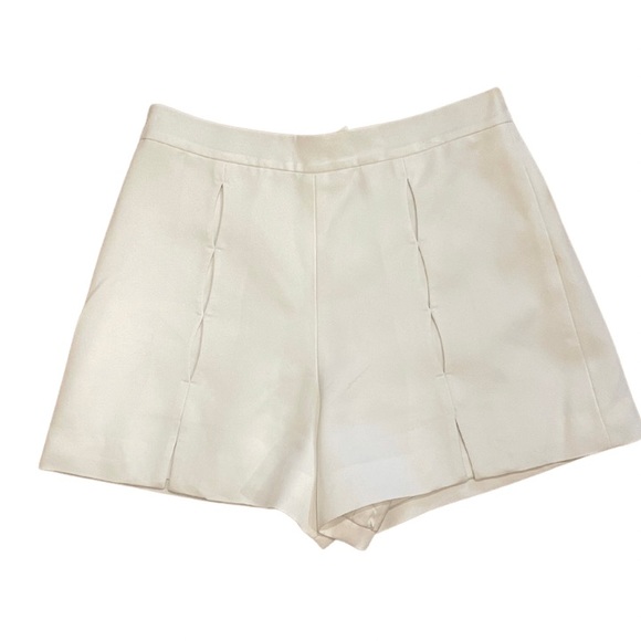 White alexis shorts - Picture 1 of 1